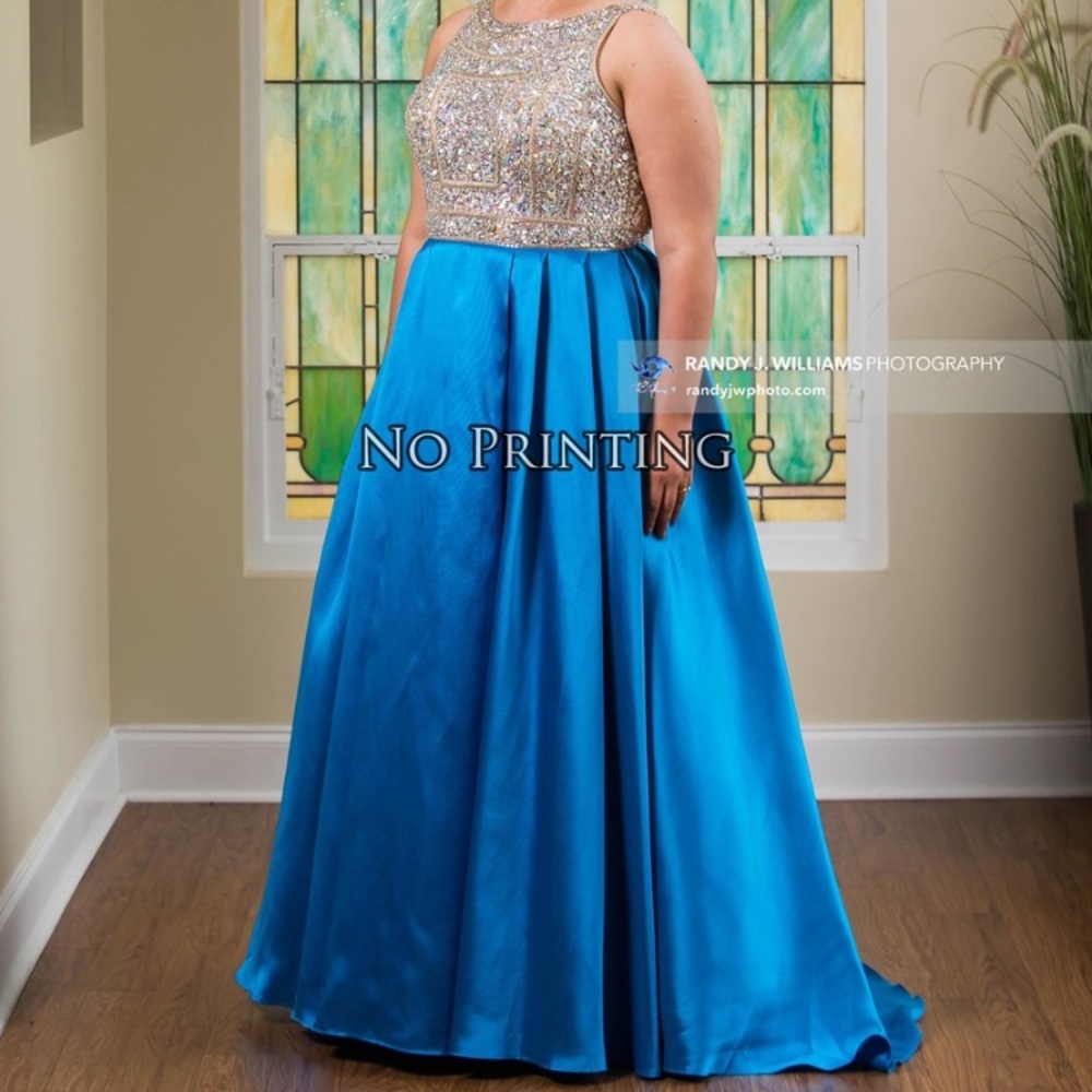 Prom Dresses! - Picture 2 of 4